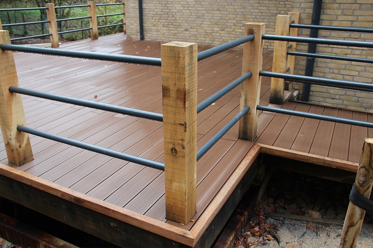 Een stijlvolle tuin met een nieuwe veranda